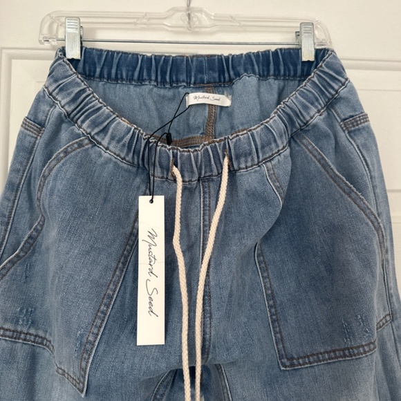 Distressed Light Wash Elastic Waist Denim Jogger Jeans W/ Drawstring - Picture 3 of 3